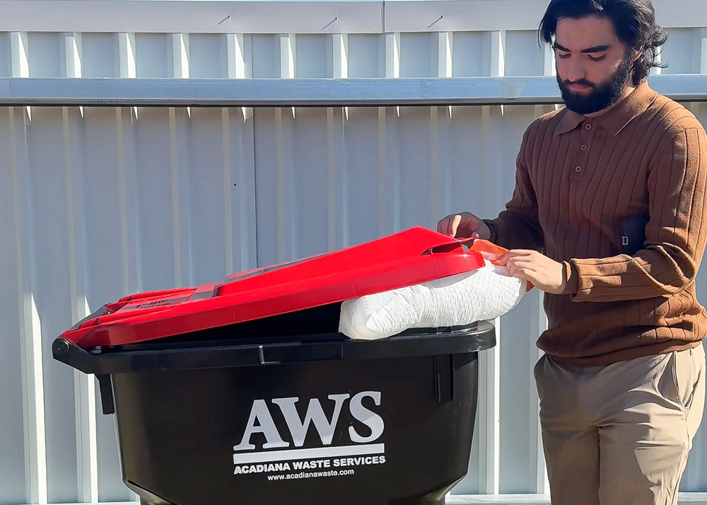 Close your garbage can lid video